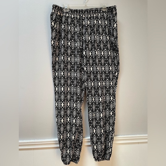 FOREVER 21 2X Print  Very Lightweight pants. Jogger style. - Picture 1 of 7